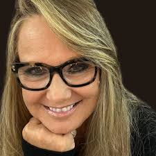 Michele Raglin's Instagram, Twitter & Facebook