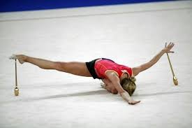 La ginnastica ritmica è una disciplina della ginnastica e uno sport olimpico principalmente femminile, di squadra, individuale o a coppie. Inna Zhukova Si Allena Per I Il Torneo Internazionale Di Corbeil Essonnes Nel 2007 Tags Ginnastica Rit Ginnastica Ritmica Ginnastica Artistica Body Ginnastica