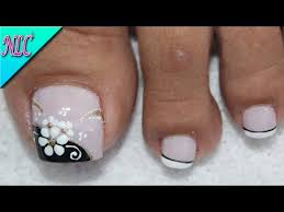 Diseños de uñas para lucir la pedicura más coqueta y sofisticada de la primavera los pies también son parte importante de tu estilo, no los descuides. Decoracion De Unas 2019 Blanco Y Negro Unas Decoradas