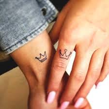 Tatuajes Para Parejas Disenos Y Significados Originales En 2020 Disenos De Tatuaje Para Parejas Tatuaje Novios Tatuajes Delicados