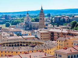The crown of aragon (/ ˈ ær ə ɡ ən /; Aragon Travel Guide Discover The Best Time To Go Places To Visit And Things To Do In Aragon Spain Insight Guides