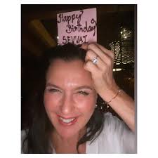 Dostlar beni merak etmeyin..yaşımı başımın üstüne aldım, sağlıklı ve  mutluyum 🙏🏻🧿 en önemlisi bunun sizlerin sevgisiyle de taçlanıyor  olması..tebriklere ve kutlamalara tek tek cevap verememiş olsam da,  bilmenizi isterim ki, her biriniz