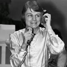 A un an, elle réclamait des robes de couleur rose. Claude Francois France Gall Isabelle Foret Janet Woollacott Qui Etaient Les Femmes De Sa Vie Femme Actuelle Le Mag