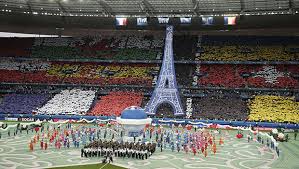 La france, pays hôte affronte la roumanie au stade de france. Ouverture De L Euro 2016 L Elegance A La Francaise Mise En Avant Linfo Re Sports Football