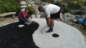 Yin Yang Mit Dekor Kies Gartengestaltung Natur Pool Dekor