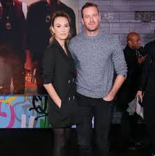 Elizabeth chambers, the estranged wife of call me by your name star armie hammer, has broken her silence on hammer's ongoing social media controversy. Yrou7as5wigqzm