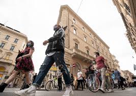 Dal 28 giugno, in zona bianca, non sarà più obbligatoria.il comitato tecnico scientifico aveva dato un parere positivo su questa possibilità poi confermata. Stop Mascherine All Aperto Si Valuta L Anticipo A Luglio Sanita Ansa It