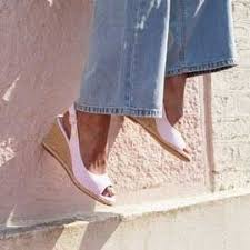 Sur le contrefort avant, vous avez deux brides bleues croisées, et un contrefort arrière ouvert. Vente En Ligne Chaussures Femmes A Talon Et Semelle Compensees