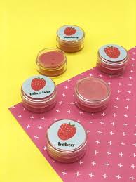 Lippenbalsam selber machen ist sehr leicht, geht schnell und wird mit natürlichen zutaten zu hause hergestellt. Lippenpflege Selber Machen Ideen Fur Das Basteln Im Sommer Mit Video