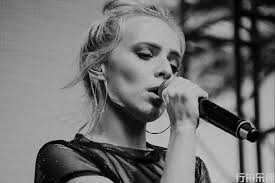 行舟乐评：Madilyn Bailey，一位把原唱逼近绝路的翻唱歌手