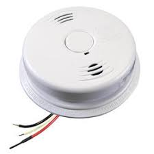While some people prefer a carbon monoxide detector that can be plugged in, others like the battery power of this unit. Kidde Direct Wire Combination Carbon Monoxide And Ionization Smoke Alarm With Hush At Menards