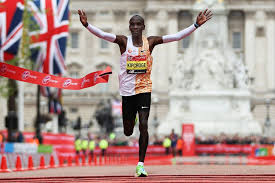 Eliud kipchoge of kenya takes second olympic marathon gold — and made it look easy. Kipchoge Lauft Marathon Unter Zwei Stunden Weltrekord In Wien