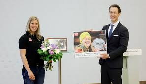 Rang 8 im slalom · junioren . Datei Blumel Und Bmf Ehren Katharina Liensberger 51184225377 Jpg Wikipedia