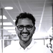 Je ne vous ai pas tout dit. 🤫 Il y a 20 ans, je lançais ma première…