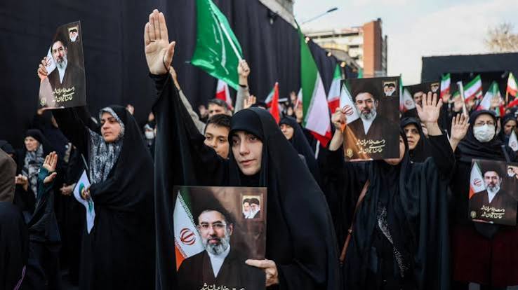 Strikes shake Iran as crowds rally in support of Mojtaba Khamenei - BBC News