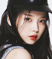 IU so beautiful 🖤🖤🤩😍