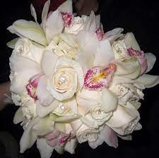 Visualizza altre idee su bouquet matrimonio, bouquet da sposa, bouquet di nozze. Bouquet Sposa Rose Bianche Orchidee E Pizzo Organizzazione Matrimonio Forum Matrimonio Com