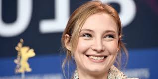 Who is Julia Roy dating? Julia Roy boyfriend, husband