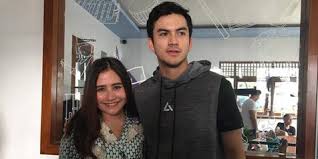 Pemeran utama aktris prilly latuconsina total abis untuk karakter lily. Jadi Pacar Rizky Nazar Prilly Latuconsina Terlalu Nyaman Kapanlagi Com