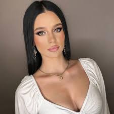 Claudia Dinga Make-Up Artist & Trainer