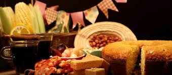 As festas juninas são recheadas de comidas típicas deliciosas. O Que Servir Na Sua Festa Junina Chef Ensina Dicas E Receitas