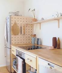 Voir plus d'idées sur le thème deco, cuisine, decoration cuisine. Proteger Le Cote Du Frigo En Creant Un Petit Boards Ou Suspendre Des Trucs Idee Deco Cuisine Cuisines Deco Amenagement Cuisine