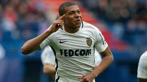 Le 10 sport claim real and perez is said to be 'ready for anything to integrate mbappe' into julen lopetegui's side. Florentino Perez A Benzema Mbappe Duo Everything Is Possible As Com