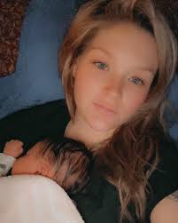 It's the mom life for me 💞 baby #2 can't be more perfect . Hoping Big  Brother comes around to her soon 💞💞