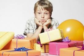 Expertos recomiendan no regalar más de tres juguetes a los niños con TDAH
