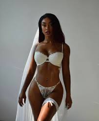 Elizabeth Anorue - Free nude pics, galleries & more at Babepedia