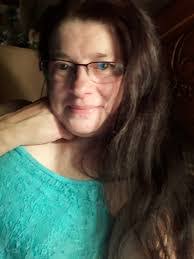 Leslie Tarin's Instagram, Twitter & Facebook