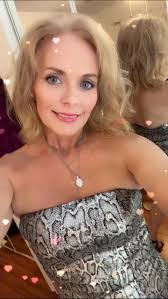 Debra Barr's Instagram, Twitter & Facebook