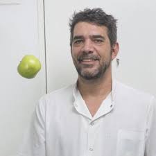 Su esposa es también profesional de la salud y trabaja en la clínica dr. Adrian Cormillot Adro Adrocormillot Twitter