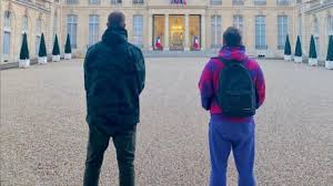 Si mcfly et carlito l'emportent, emmanuel macron devra effectuer son discours du 14 juillet avec une photo des deux acolytes sur son bureau. Bzcvnirfl2saim