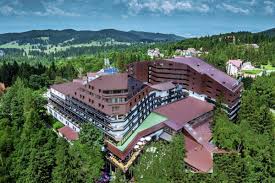 Hotelul se află pe primul loc în topul celor mai bune 25 hoteluri din românia și în top 10 hoteluri de lux din românia şi se află în top 3 best service hotels. Hoteluri De Top Coltisor De Romania