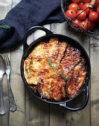 Une Recette Familiale Simple A Realiser Pour Profiter Des Aubergines En 2020 Recettes De Cuisine Gratin Aubergine Viande Hachee