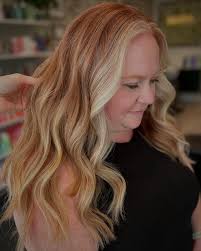 Talk about ✨GLOWINGGG✨ #glowing #balayage #copperbalayabe #copperandblonde  #goldwellcolor #goldwellny #goldwellblonding #healthyblonding #greycoverage  #coppergreycoverage #goldwellcopper #blondehighlights #summerhair #glow  #endwellsalon #endwell