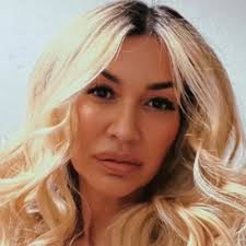 Cassie Carter (@CassiebCarter)