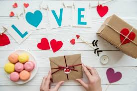 Perfect for that sentimental someone, these stitched felt figures can be made to resemble friends and family. Top 10 Diy Valentines Day Gifts Your Family Will Absolutely Love