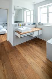 Dennebos Flooring Reclaimed Eiken Vloer In R 02 Kleur In 2020 Modern White Bathroom Oak Floors Flooring