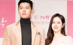 Although it is a criminal work, in which hyun bin and son ye jin are people of two fronts, behind the scenes, the couple has many romantic moments. Hyun Bin Son Ye Jin Appear In Tv Series After Romantic Rumors