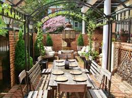 Myhomebook gibt ihnen einige ideen und inspiration für die ausstattung des neuen sitzecke im garten kaufen oder selbst bauen? Sitzecke Im Garten Gestalten 75 Essplatze Im Freien