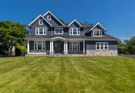 Here are some pictures of the blue craftsman house. Craftsman