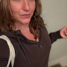 Credit to @erinmarie_2222 Going with the casual and natural look to start  the week. I hope you had a fun weekend.