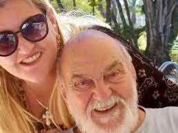 Filha de Lima Duarte morre aos 49 anos e ele lamenta nas redes sociais:  'Vazio'