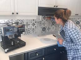 repeindre des carreaux avec de la chalk paint et des pochoirs carrelage mural cuisine carrelage cuisine carrelage mural