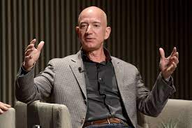 11 hours ago · english business magnate, investor and philanthropist nine days after billionaire richard branson made history by becoming the first person to launch himself into space on his own virgin galactic. Jeff Bezos Uber Schlaf Und Seine Produktivsten Meetings Business Insider