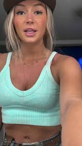 Danielle Stuckey's Instagram, Twitter & Facebook