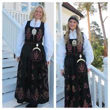 Sålen er ca 10 cm lang. 17 Mai National Day In Norway Wearing Sunnmorsbunad