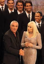 Il programma cult di raffaella carrà è stato riproposto in seguito alla scomparsa della conduttrice e, visto il successo ottenuto della prima puntata, la rai ha deciso di ritrasmettere durante questa estate 2021 tutte le settimane, di martedì sera, alcune delle puntate più rappresentative del. Raffaella Carra Addio Alla Signora Della Televisione Italiana Corriere It